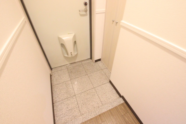 玄関　※別室の参考写真の為、現況優先です。