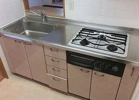 キッチン　別部屋の画像を使用しております。