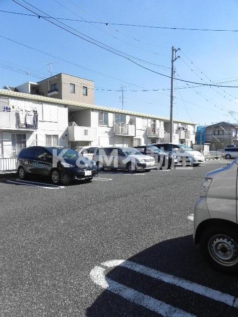 駐車場　車をお持ちの方に嬉しい駐車場付きの物件です