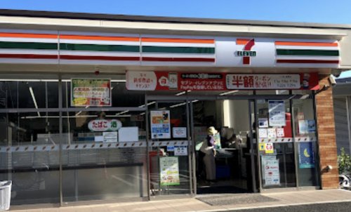 コンビニ　セブンイレブン 麗澤大学前店（コンビニ）まで820m