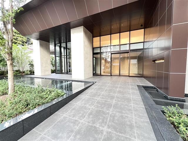 エントランス　ゆとりのあるエントランスです