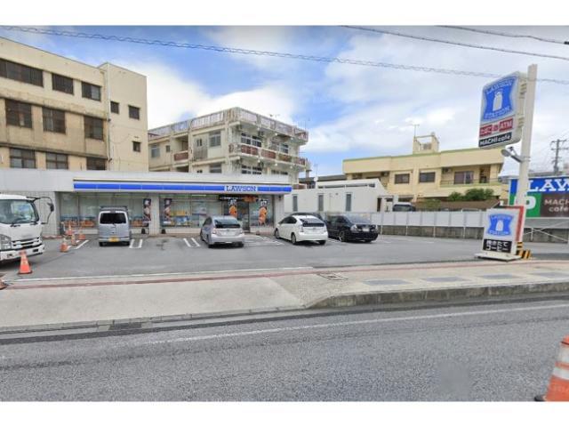 コンビニ　ローソン宜野湾宇地泊バス停前店（コンビニ）まで532m