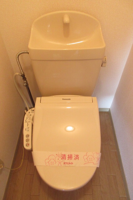 トイレ　温水洗浄便座