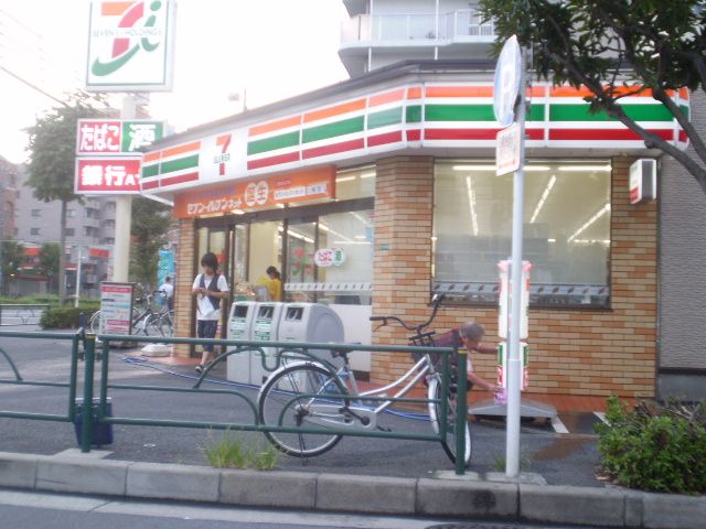 コンビニ　セブンイレブン（コンビニ）まで130m