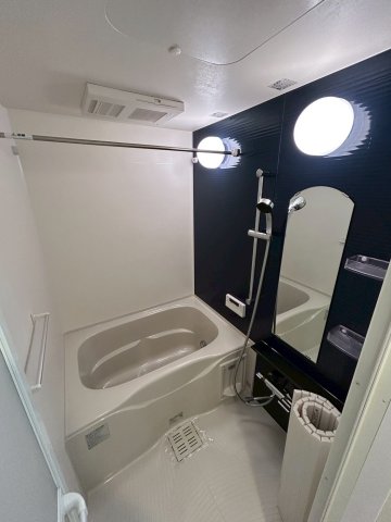 バス・シャワールーム　落ち着いた空間のお風呂です