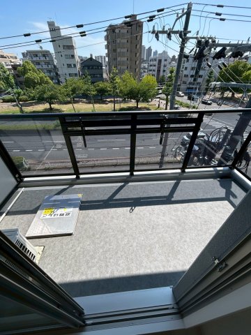 バルコニー　お洗濯にも便利なバルコニー付き