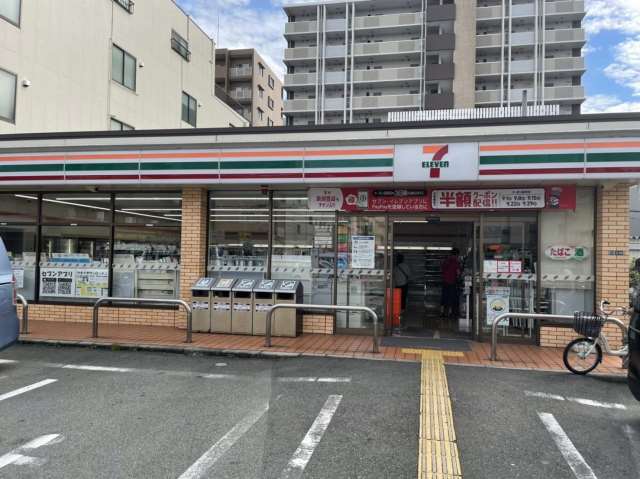 コンビニ　セブンイレブン（コンビニ）まで157m