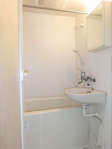 バス・シャワールーム　★あると便利な浴室乾燥機付き★