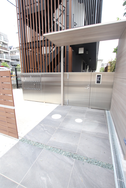 エントランス　モダンでかっこいいエントランスです