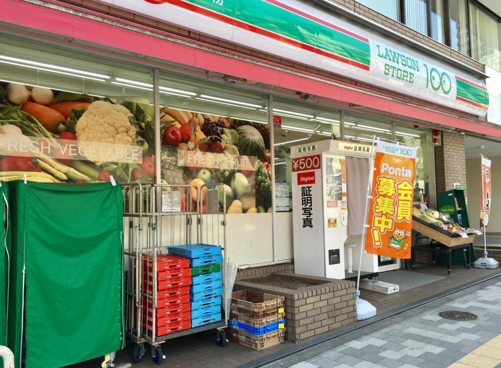 コンビニ　ローソンストア100新宿早稲田通店（コンビニ）まで156m
