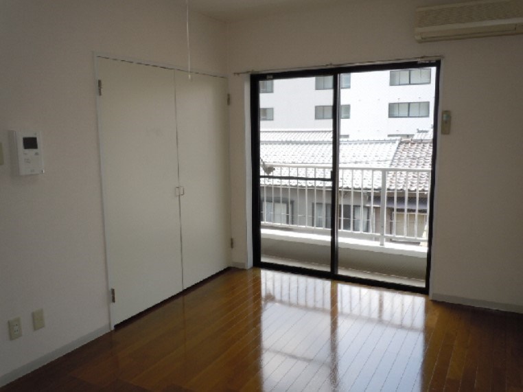 居室・リビング　※別部屋参考写真