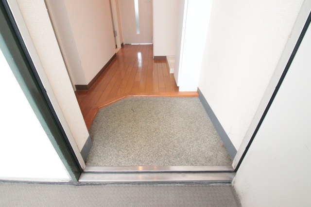 玄関　※別室の参考写真の為、現況優先です。