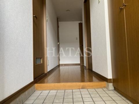 玄関　同物件別部屋です。