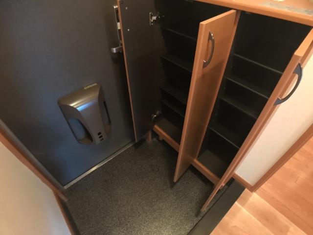 玄関　下駄箱