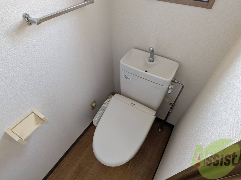 トイレ　ウォシュレットもついておりますので、嬉しいですね