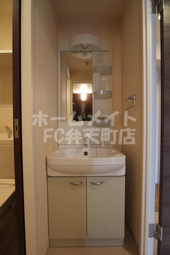 洗面設備　コンパクトで使いやすい洗面所