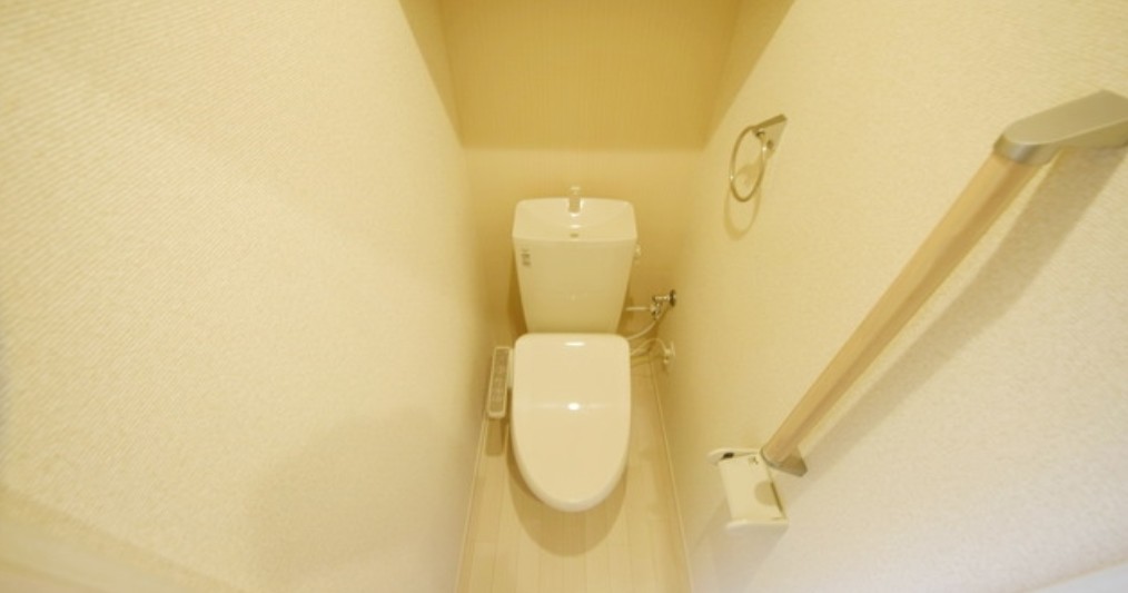 トイレ　別部屋参考写真となります