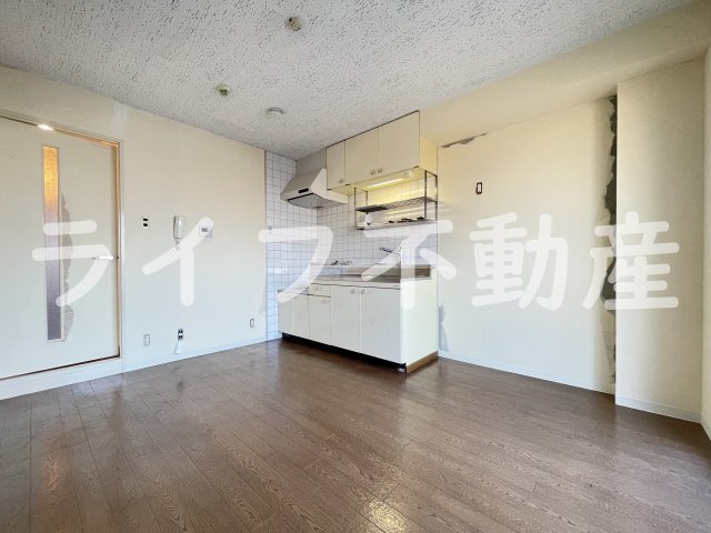 居室・リビング　こちらの居間で趣味の時間をお楽しみください
