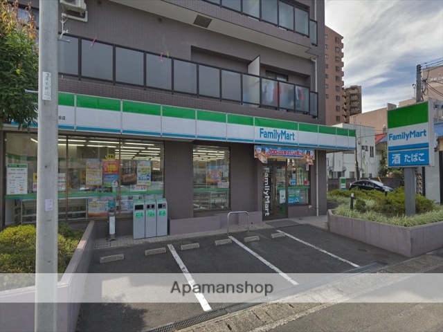 コンビニ　ファミリーマート（コンビニ）まで166m