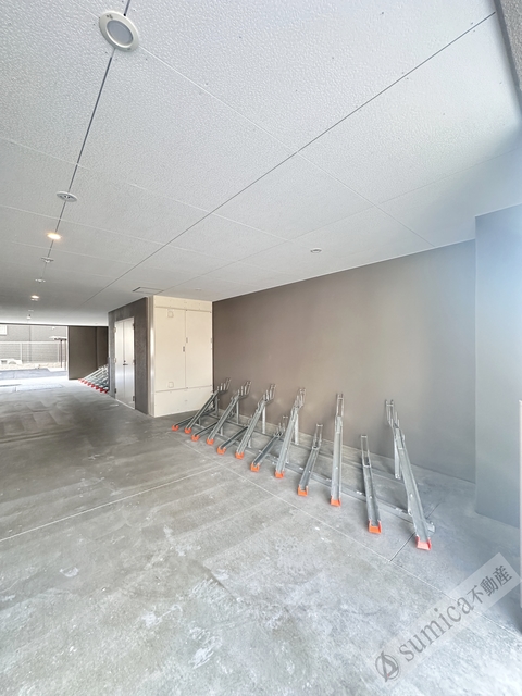その他共有部分　屋根付きの駐輪場で雨の日も安心♪