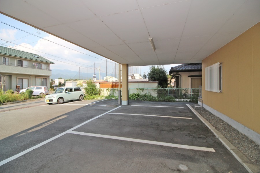 駐車場　駐車場スペース