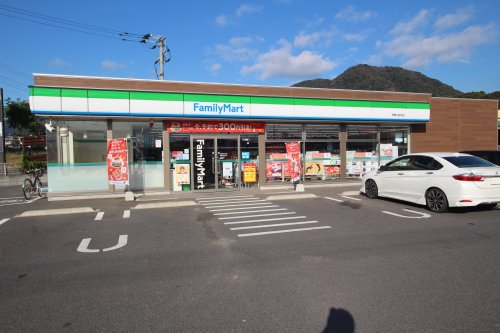 コンビニ　ファミリーマート 宗像三郎丸店（コンビニ）まで869m