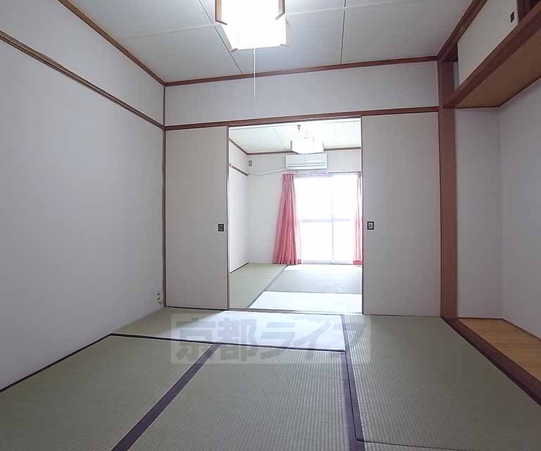 居室・リビング　和室のキレイなお部屋です。
