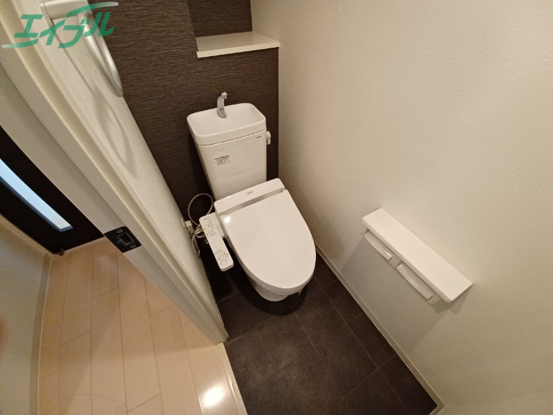 トイレ　同物件別部屋の写真