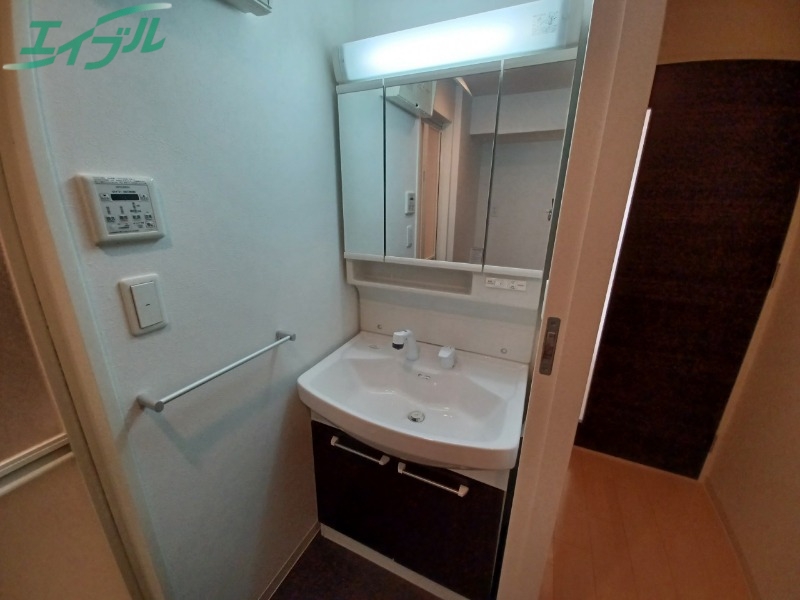 洗面設備　同物件別部屋の写真