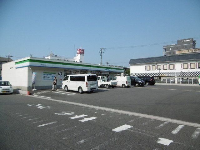 コンビニ　ファミリーマート東大阪川俣店（コンビニ）まで161m