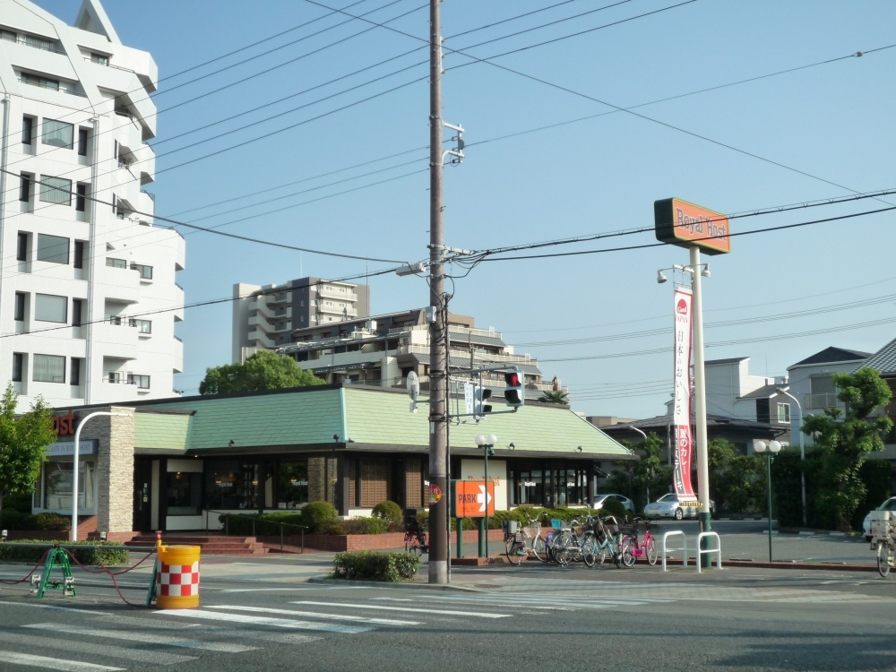 飲食店　ロイヤルホスト　帝塚山店（飲食店）まで273m