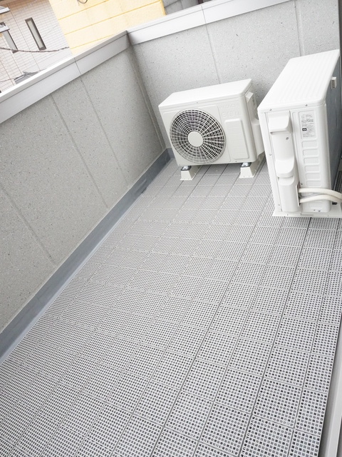 バルコニー　お天気のいい日は外干しもできますね！！