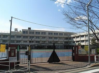 小学校　王子第一小学校（小学校）まで398m