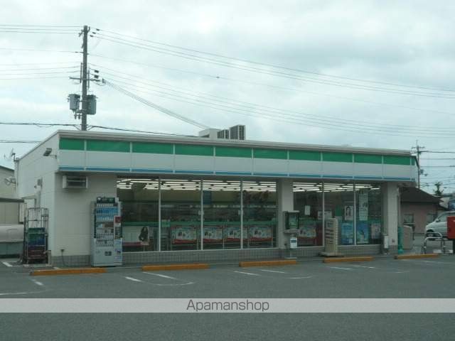 コンビニ　ファミリーマート（コンビニ）まで712m