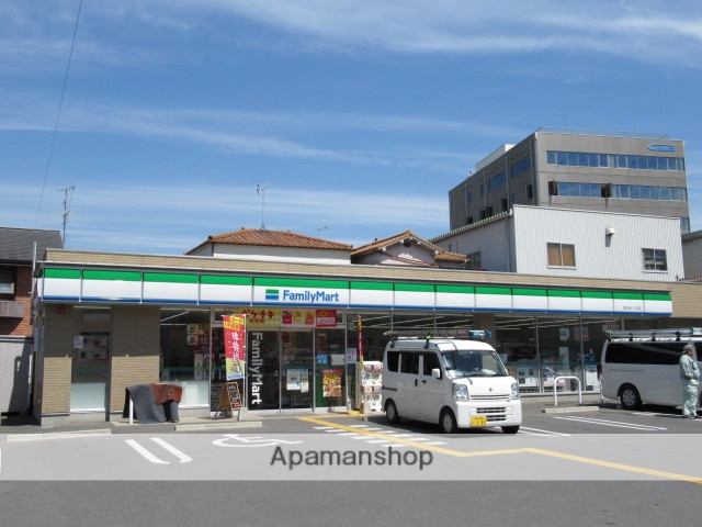 コンビニ　ファミリーマート（コンビニ）まで693m