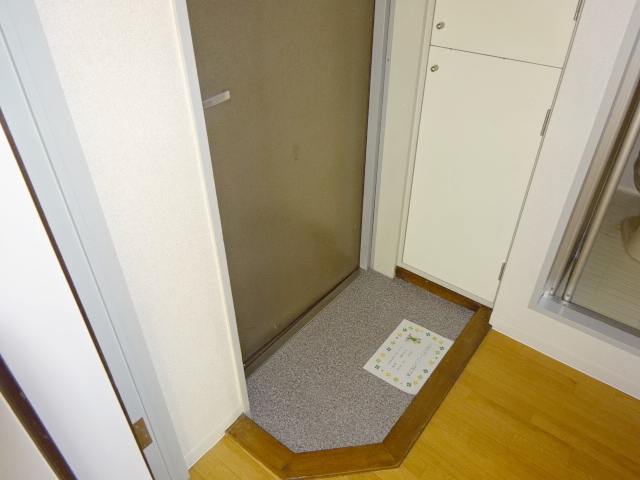 玄関　※写真は同タイプの別室のものです。