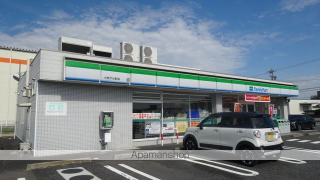 コンビニ　ファミリーマート（コンビニ）まで757m
