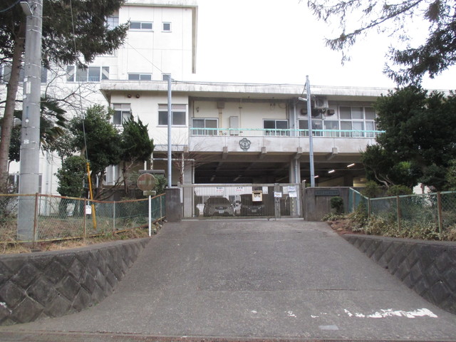 小学校　鎌倉市立山崎小学校（小学校）まで1956m