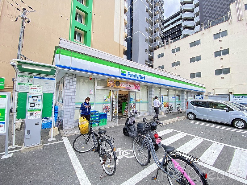 コンビニ　ファミリーマート浪速塩草店（コンビニ）まで469m
