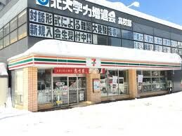 コンビニ　セブンイレブン札幌南高校前店（コンビニ）まで42m