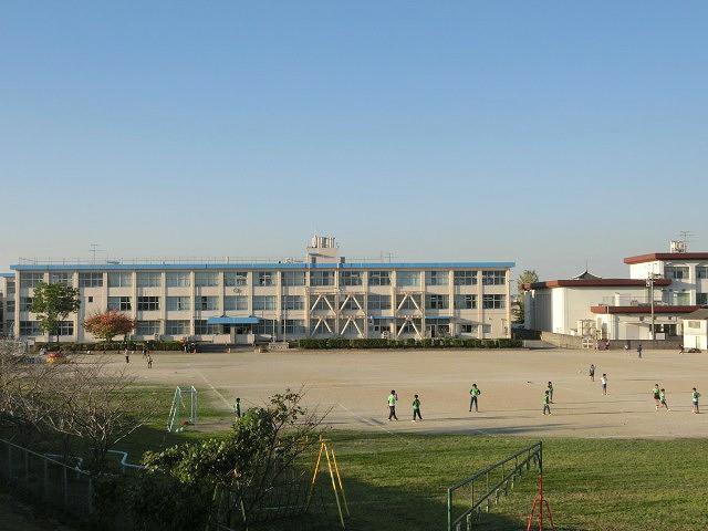 小学校　中間市立中間小学校（小学校）まで830m