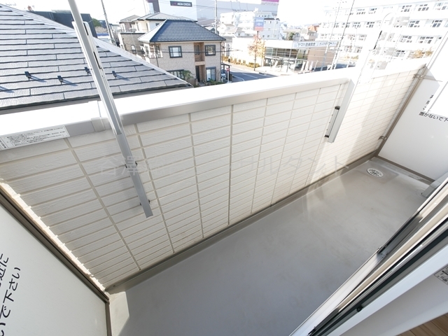 バルコニー　物干し掛け付