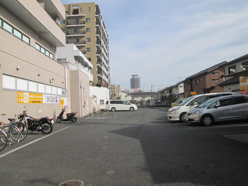 駐車場　空き状況はお問い合わせください。