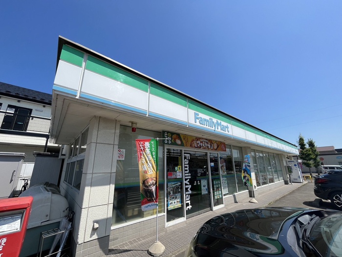 コンビニ　ファミリーマート名取大手町５丁目店（コンビニ）まで300m