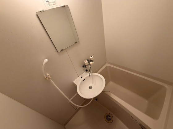 バス・シャワールーム　※別部屋の写真です。現況を優先します。