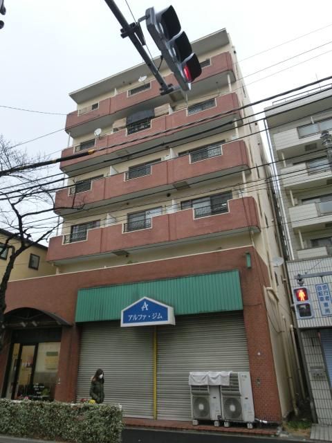 建物外観　目の前にすぐ公園があります