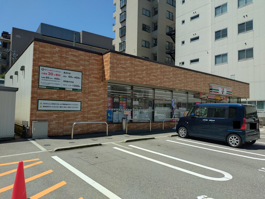 コンビニ　セブンイレブン金沢大手町店（コンビニ）まで703m