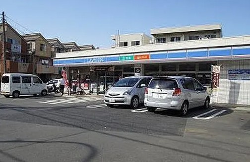 コンビニ　ローソン 港北鳥山町店（コンビニ）まで526m