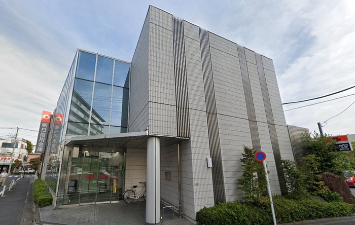 銀行　朝日信用金庫　西新井支店（銀行）まで221m