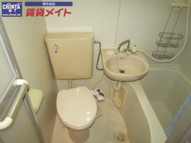トイレ　同物件別室の写真です